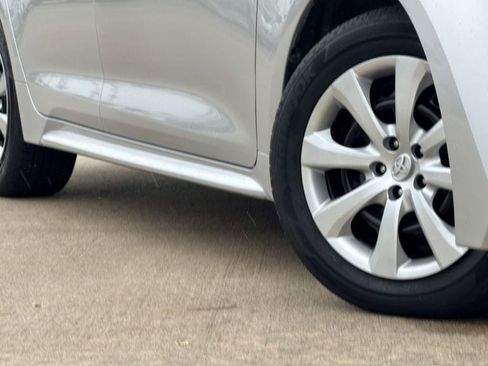 Used 2025 Toyota Corolla LE FWD image 11