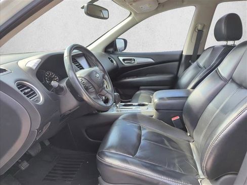 Used 2018 Nissan Pathfinder SL image 9