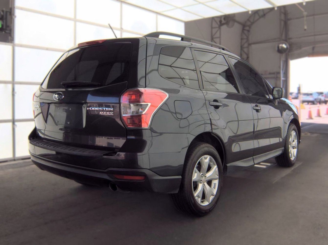Used 2014 Subaru Forester 2.5i Premium w/ Popular Package #2 AWD/4WD image 4