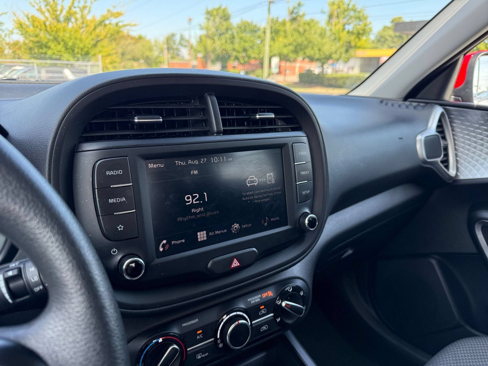 Used 2025 Kia Soul LX w/ LX Technology Package FWD image 19