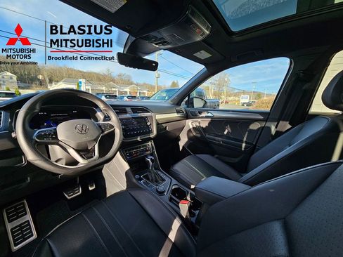 Used 2022 Volkswagen Tiguan SE R-Line image 13
