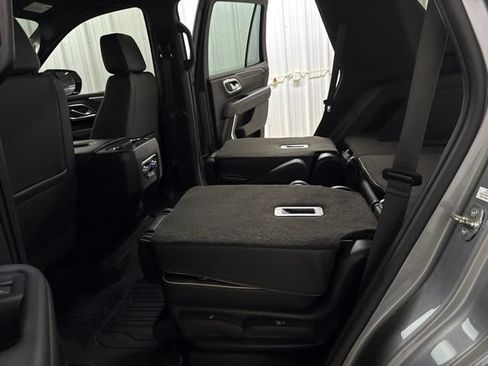 Used 2023 GMC Yukon SLT AWD/4WD image 19