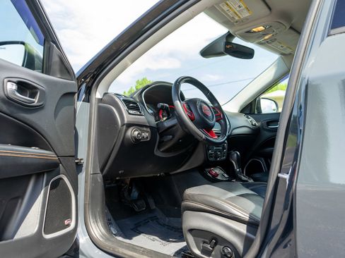 Used 2018 Jeep Compass Limited w/ Navigation Group AWD/4WD image 15