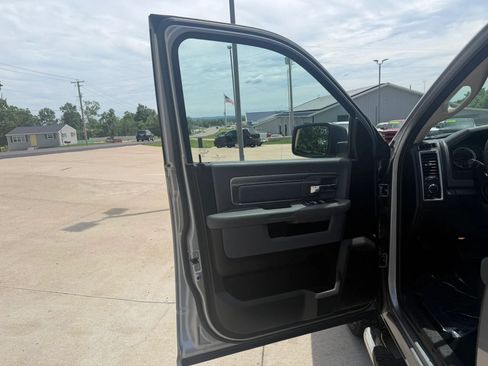 Used 2019 RAM 1500 Classic SLT AWD/4WD image 12