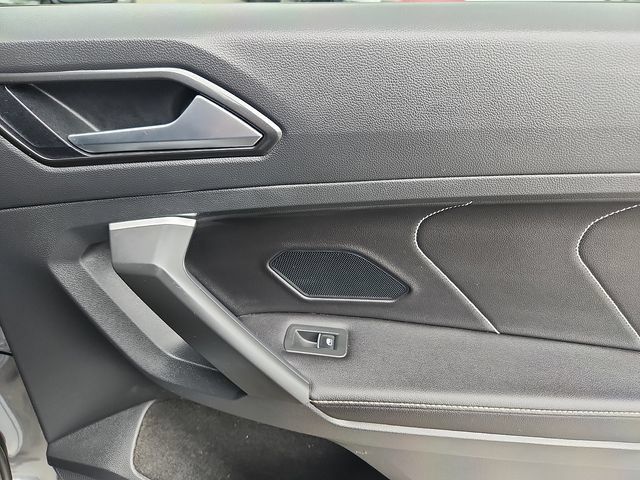 Used 2024 Volkswagen Tiguan SE AWD/4WD image 30