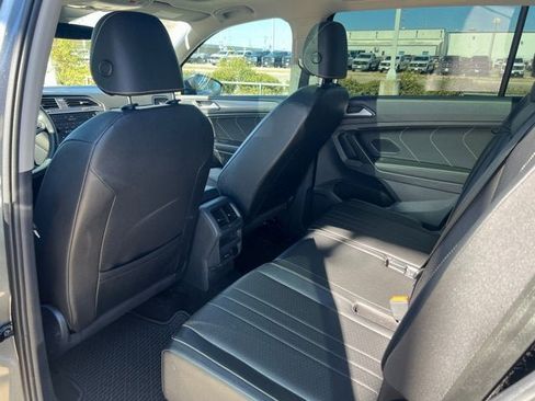 Used 2023 Volkswagen Tiguan SE image 12