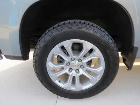 Used 2025 Chevrolet Silverado 1500 LTZ w/ Technology Package AWD/4WD image 12