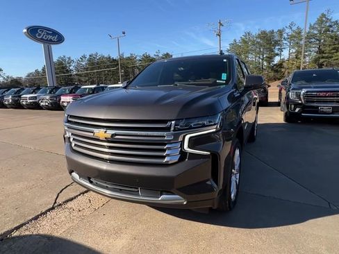 Used 2021 Chevrolet Tahoe High Country w/ Premium Package image 2