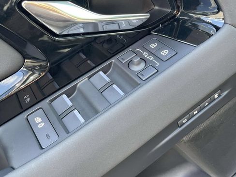 New 2026 Land Rover Range Rover Evoque Hoxton AWD/4WD image 35