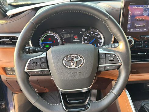 Used 2021 Toyota Highlander Platinum AWD/4WD image 22