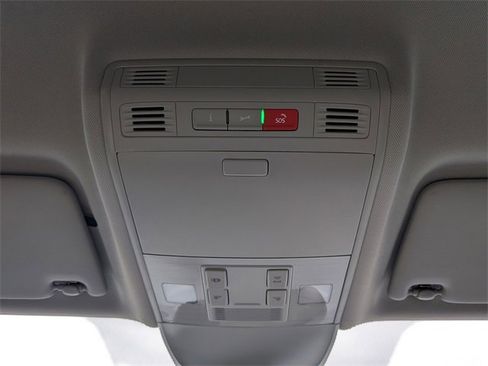 New 2026 Volkswagen Taos SE image 25