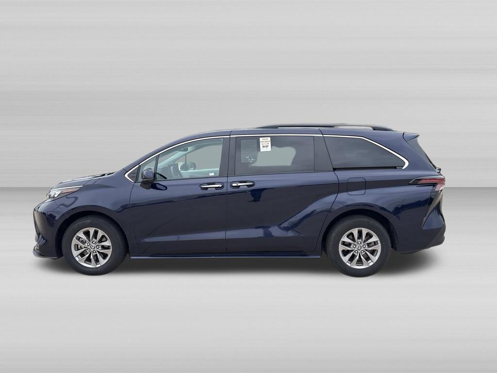 Used 2025 Toyota Sienna XLE FWD image 7