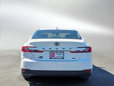 Used 2025 Toyota Camry LE AWD/4WD image 4
