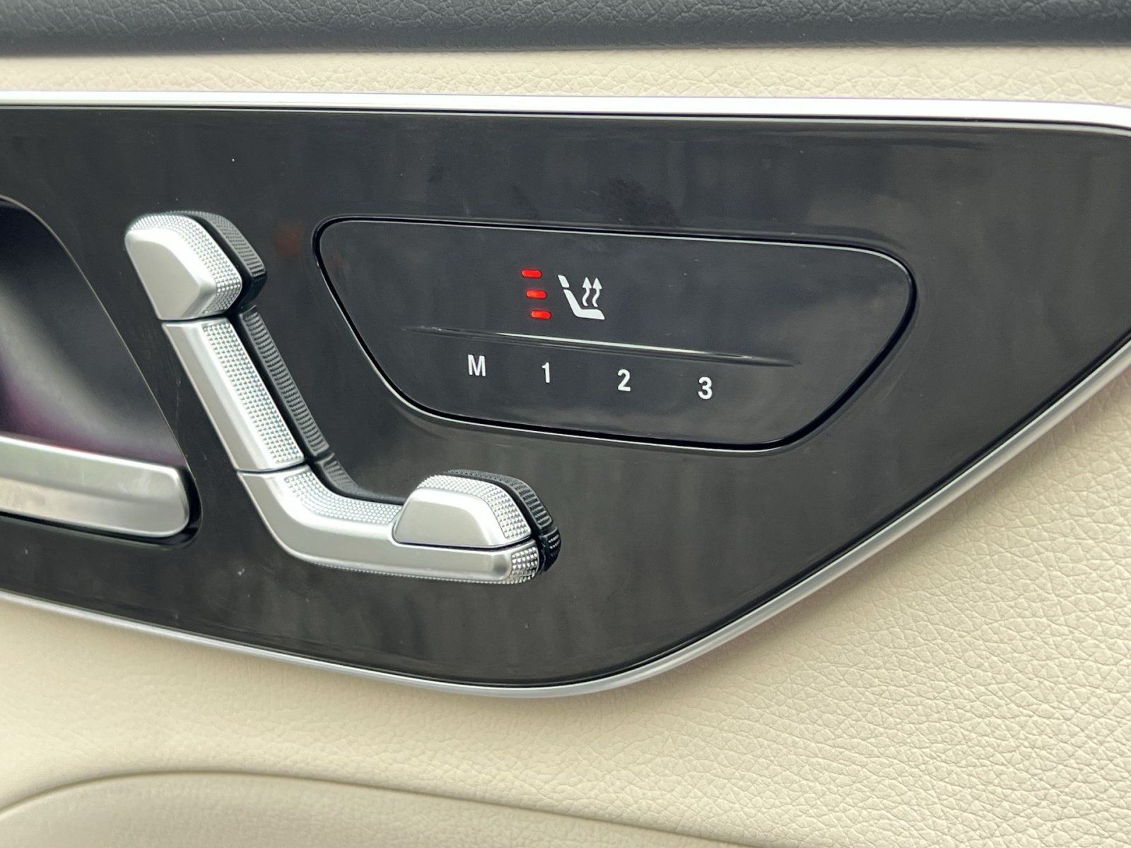 Used 2023 Mercedes-Benz C 300 4MATIC Sedan image 40