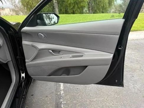 Used 2023 Hyundai Elantra SEL FWD image 9