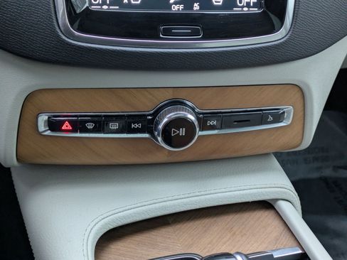 Used 2021 Volvo XC90 T6 Momentum w/ Advanced Package image 22