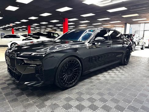 Used 2025 BMW 740i w/ Premium Package image 8