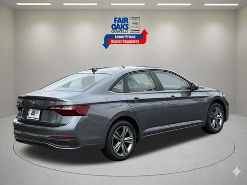 Used 2024 Volkswagen Jetta SE FWD image 5