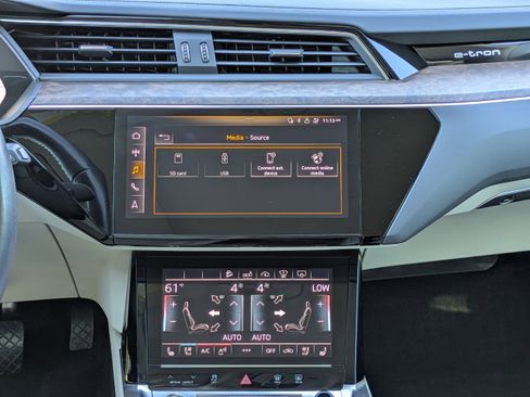 Used 2019 Audi e-tron Prestige w/ Prestige Package image 22