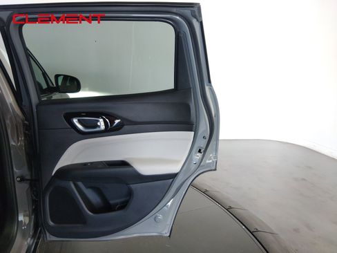 Used 2022 Jeep Compass Limited image 39