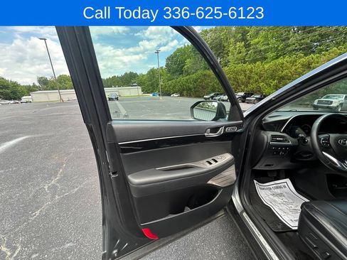 Used 2022 Hyundai Palisade Limited w/ Winter Package FWD image 21