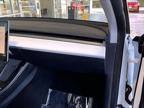 Used 2023 Tesla Model Y Long Range AWD/4WD image 26