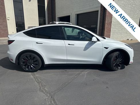 Used 2024 Tesla Model Y Performance image 8