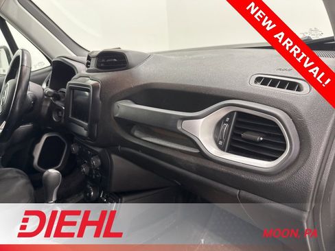 Used 2018 Jeep Renegade Latitude w/ Cold Weather Group image 14