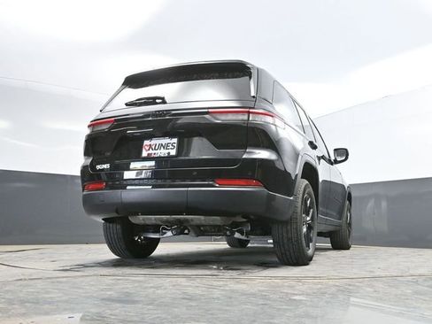 Used 2025 Jeep Grand Cherokee Altitude AWD/4WD image 50