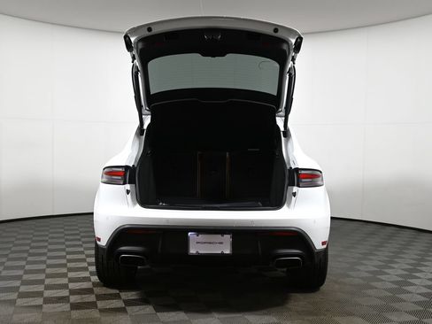Used 2026 Porsche Macan AWD/4WD image 42
