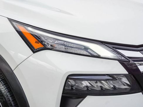 Used 2024 Nissan Rogue S FWD image 11