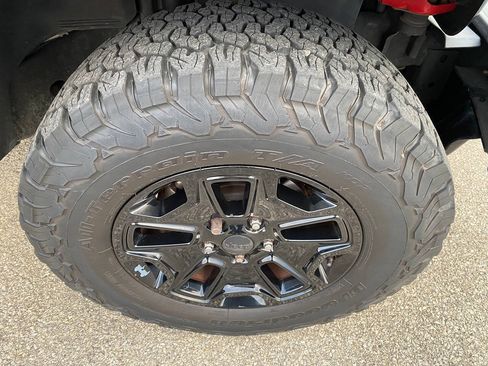 Used 2015 Jeep Wrangler Sport AWD/4WD image 12