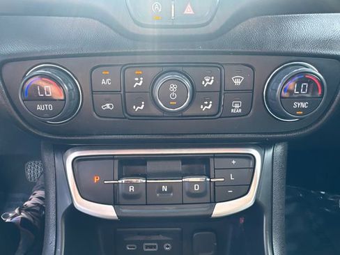 Used 2023 GMC Terrain SLT w/ Infotainment Package II image 38