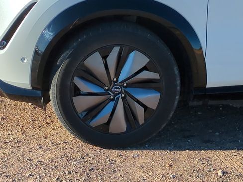 Used 2024 Nissan Ariya AWD image 12