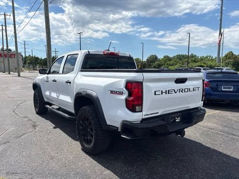 Used 2023 Chevrolet Colorado Trail Boss w/ Technology Package AWD/4WD image 3