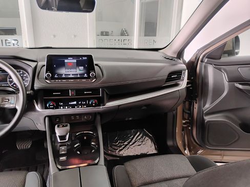 Used 2024 Nissan Rogue SV FWD image 48