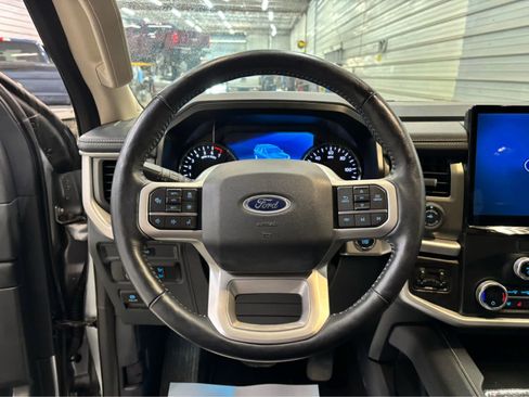 Used 2023 Ford Expedition XLT AWD/4WD image 13