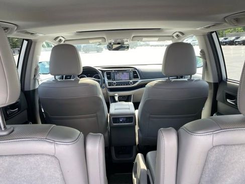Used 2019 Toyota Highlander Limited AWD/4WD image 11