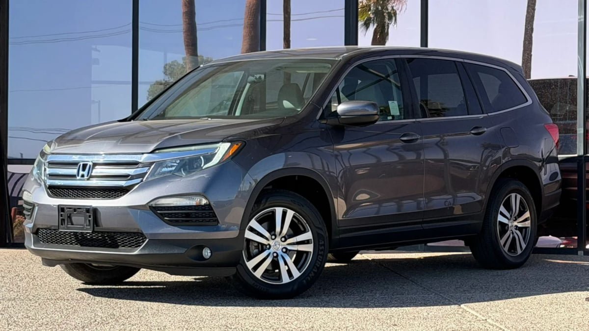 Used 2017 Honda Pilot EX image 4