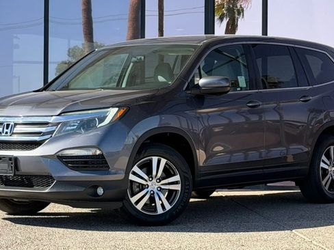 Used 2017 Honda Pilot EX image 4