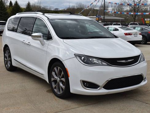 Used 2020 Chrysler Pacifica Limited FWD image 1