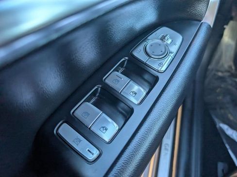 Used 2025 Genesis G70 2.5T image 14