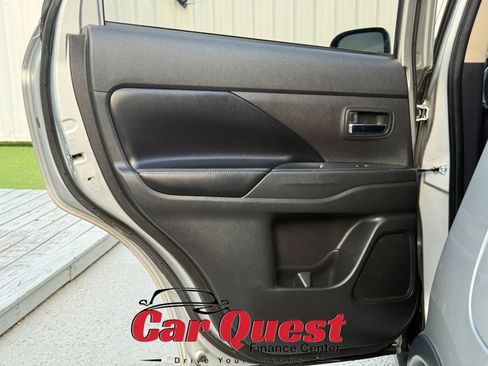 Used 2019 Mitsubishi Outlander SEL AWD/4WD image 13