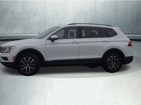Used 2021 Volkswagen Tiguan SE w/ Panoramic Sunroof Package image 16