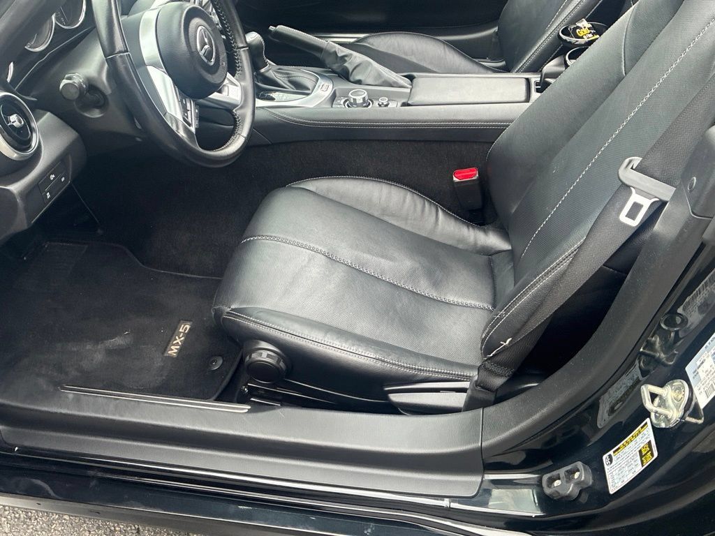 Used 2025 MAZDA MX-5 Miata RF Grand Touring RWD image 6