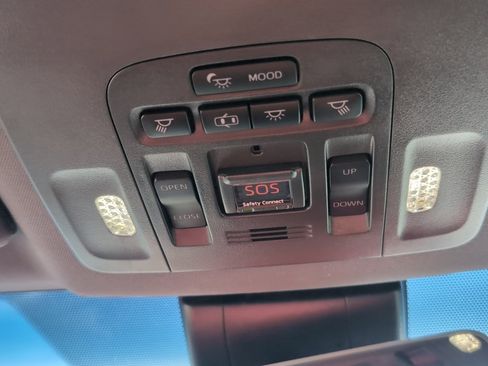 Used 2019 Toyota Avalon Limited w/ All Weather Liner Package image 13