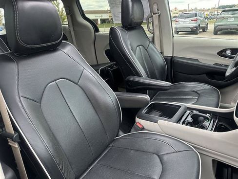 Used 2024 Chrysler Pacifica Limited FWD image 50
