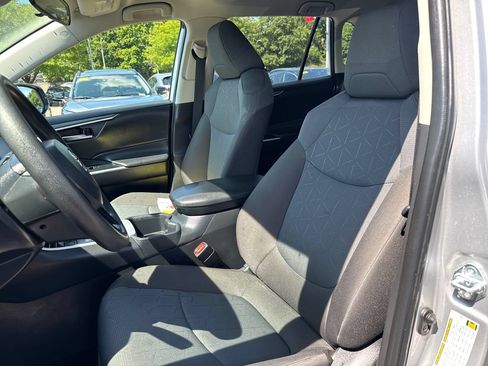 Used 2025 Toyota RAV4 XLE AWD/4WD image 15