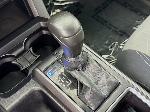 Certified 2021 Toyota Tacoma TRD Off-Road AWD/4WD image 16