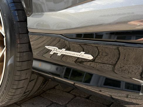 Used 2024 Lamborghini Urus Performante AWD/4WD image 13